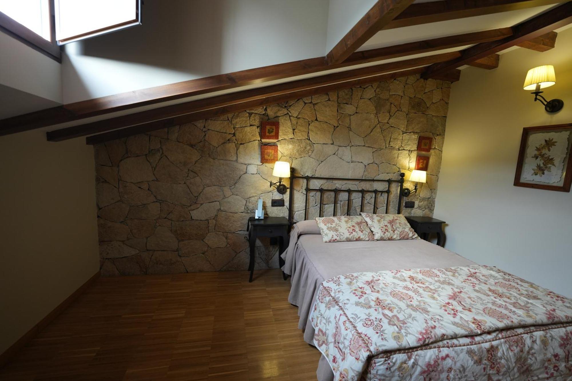 Hotel Rural Y Restaurante, Rinconcito De Gredos Cuevas Del Valle Buitenkant foto