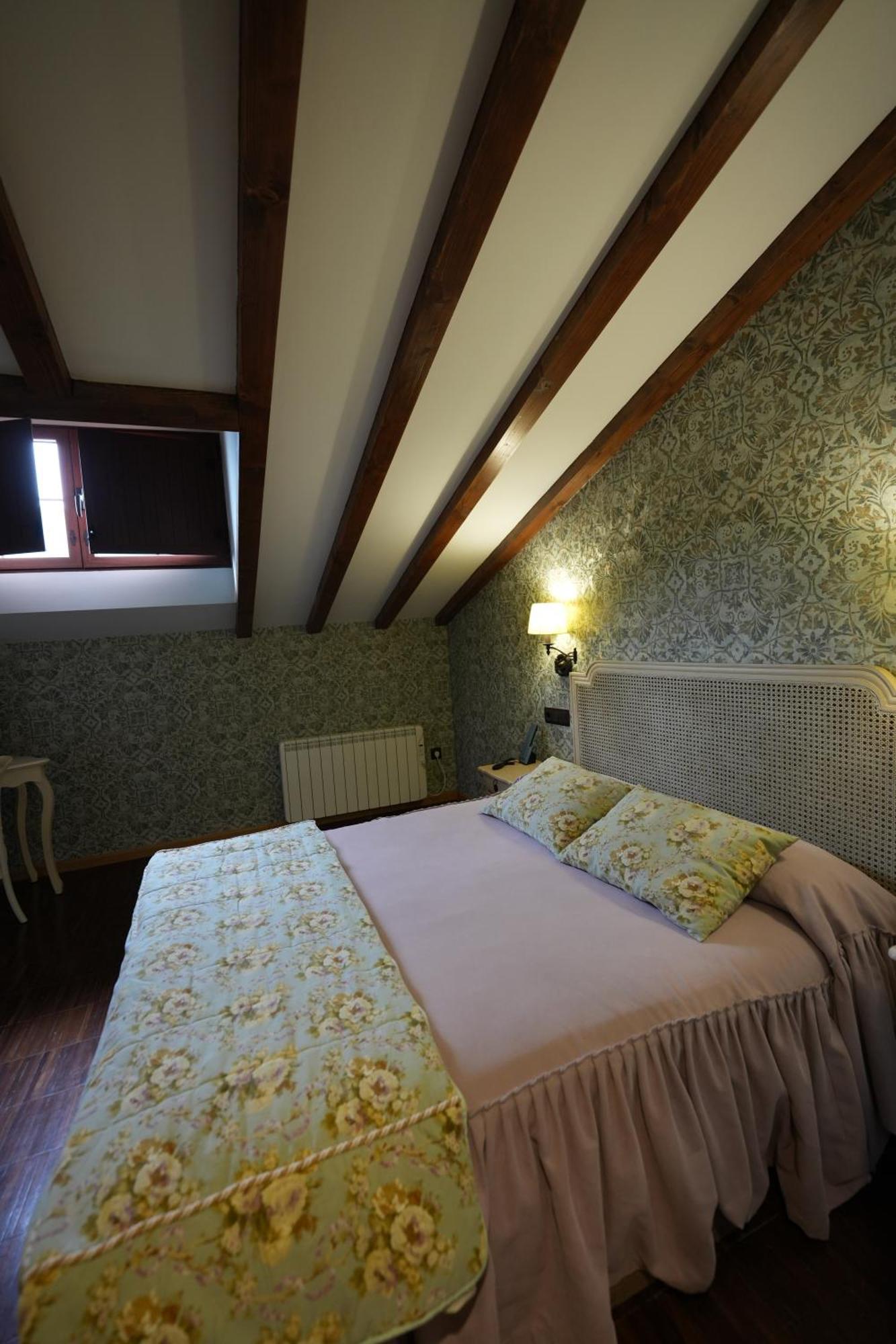 Hotel Rural Y Restaurante, Rinconcito De Gredos Cuevas Del Valle Buitenkant foto