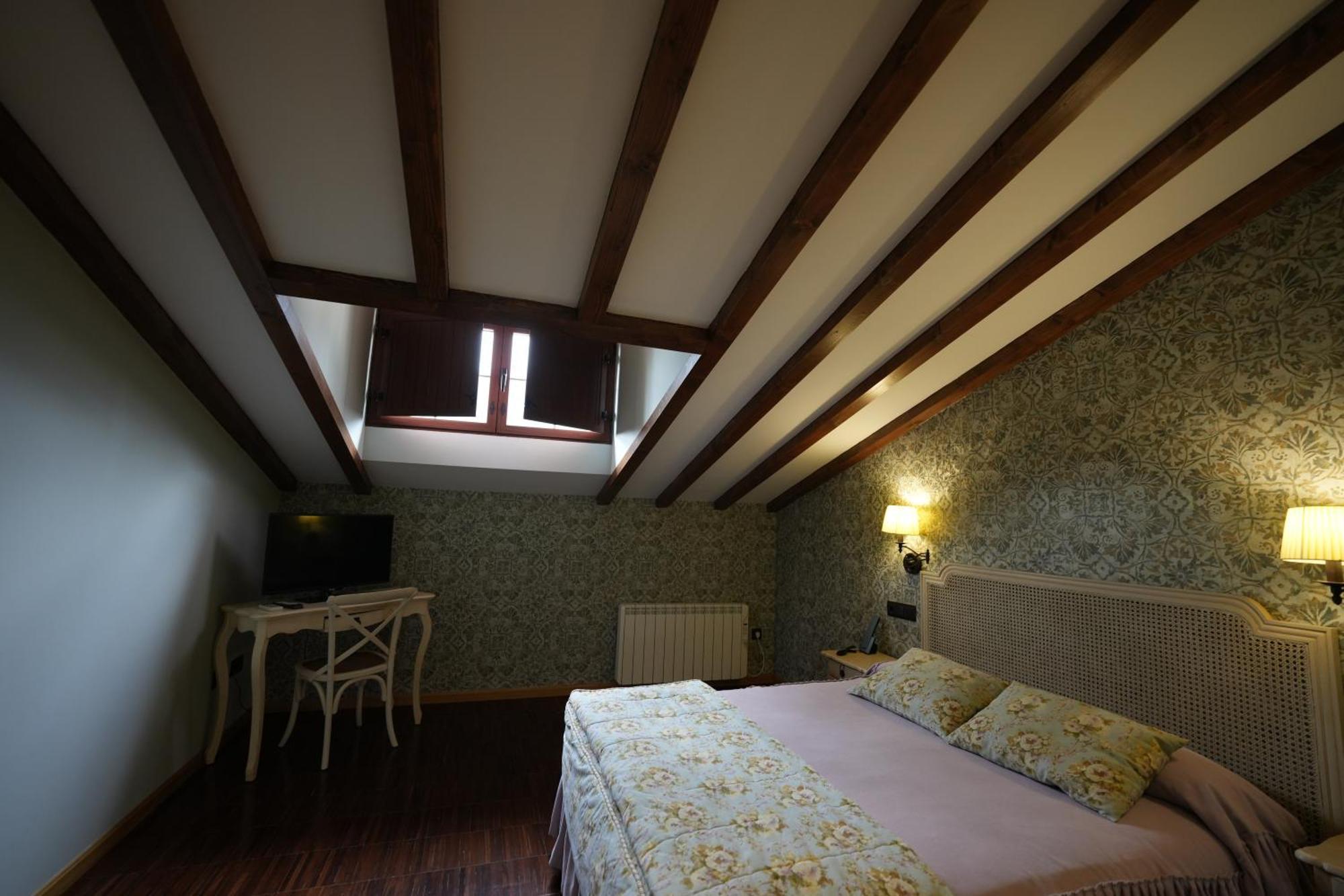 Hotel Rural Y Restaurante, Rinconcito De Gredos Cuevas Del Valle Buitenkant foto