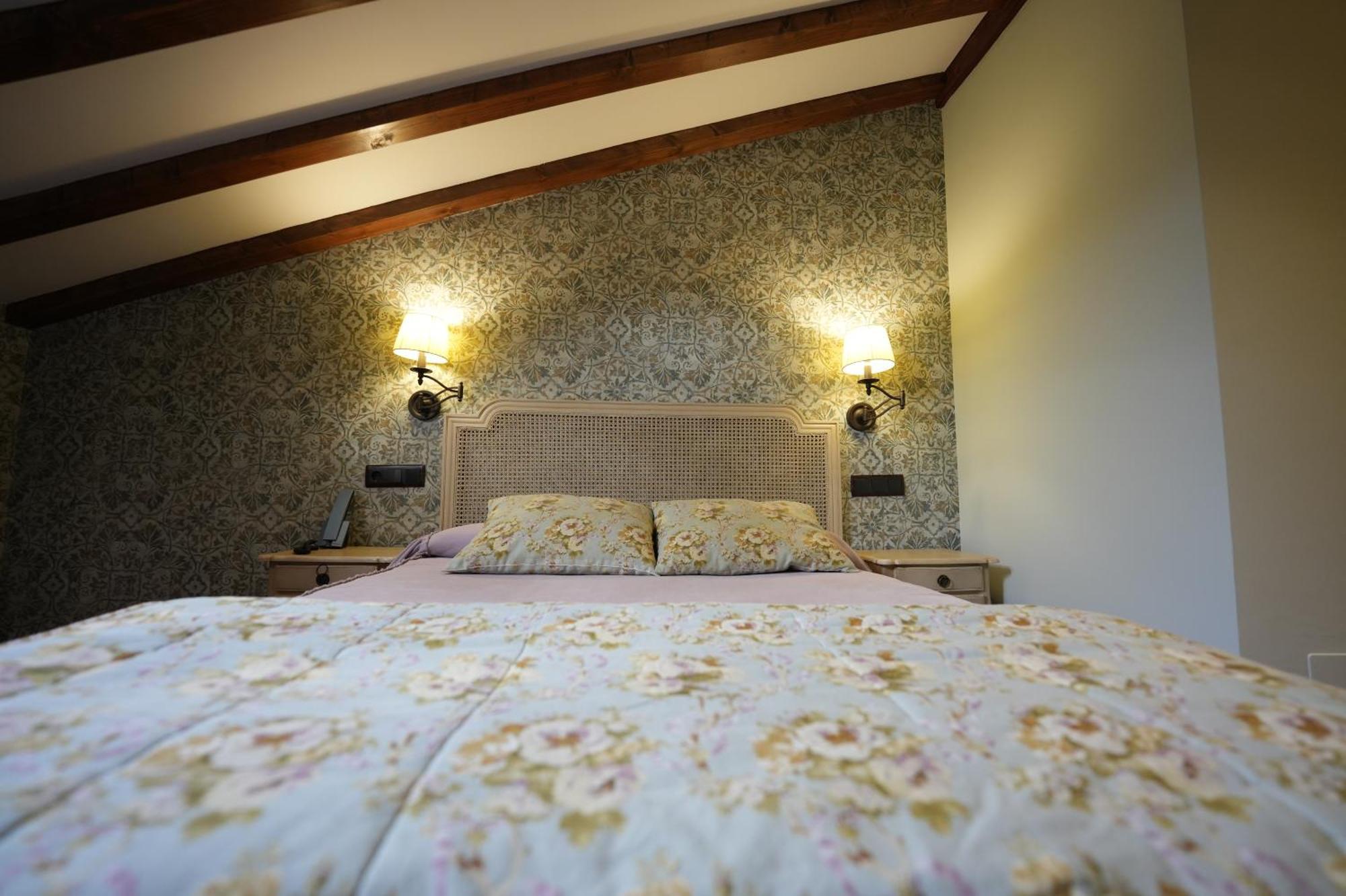 Hotel Rural Y Restaurante, Rinconcito De Gredos Cuevas Del Valle Buitenkant foto
